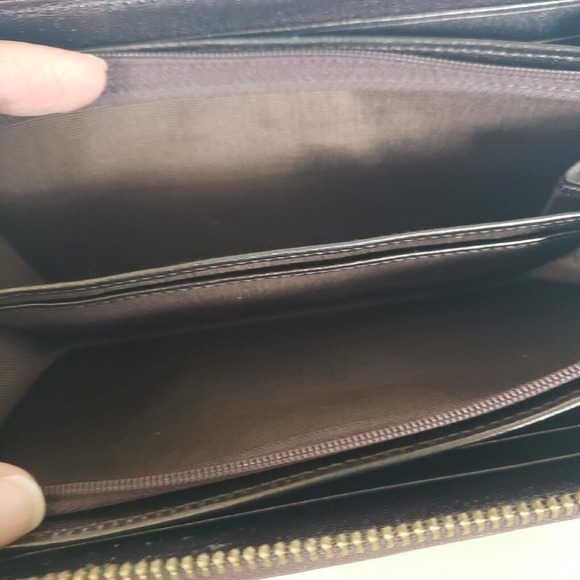 Pinky & Dianne Signature Patent Leather Zip Around Large Clutch Brown Distress - Picture 9 of 12